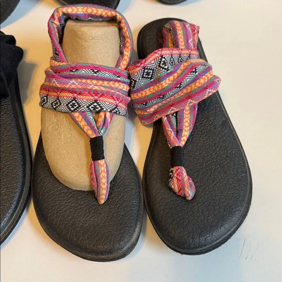 Sanuk Sandals 4 pair - Picture 2 of 5